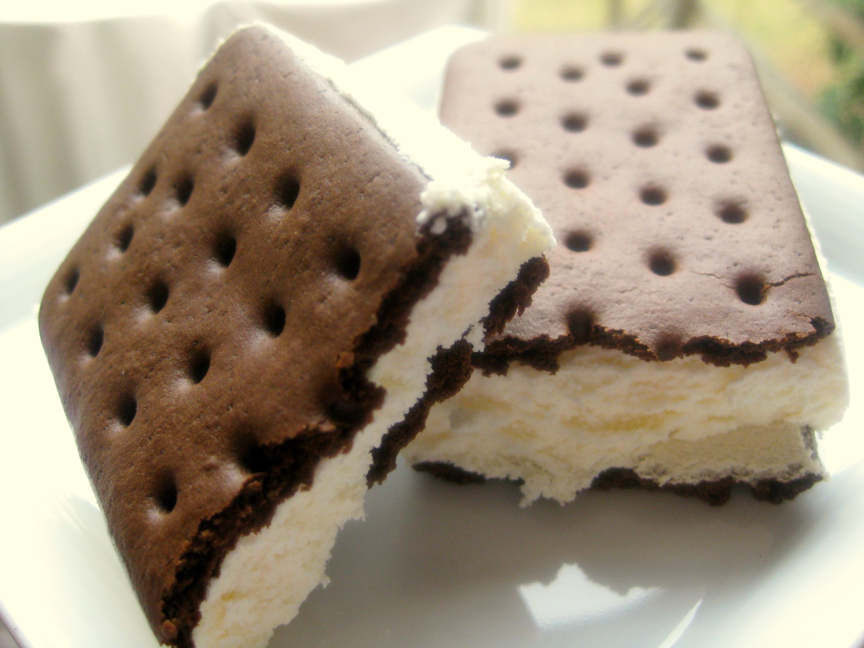 Lulus Ice Cream Dream_0.jpg